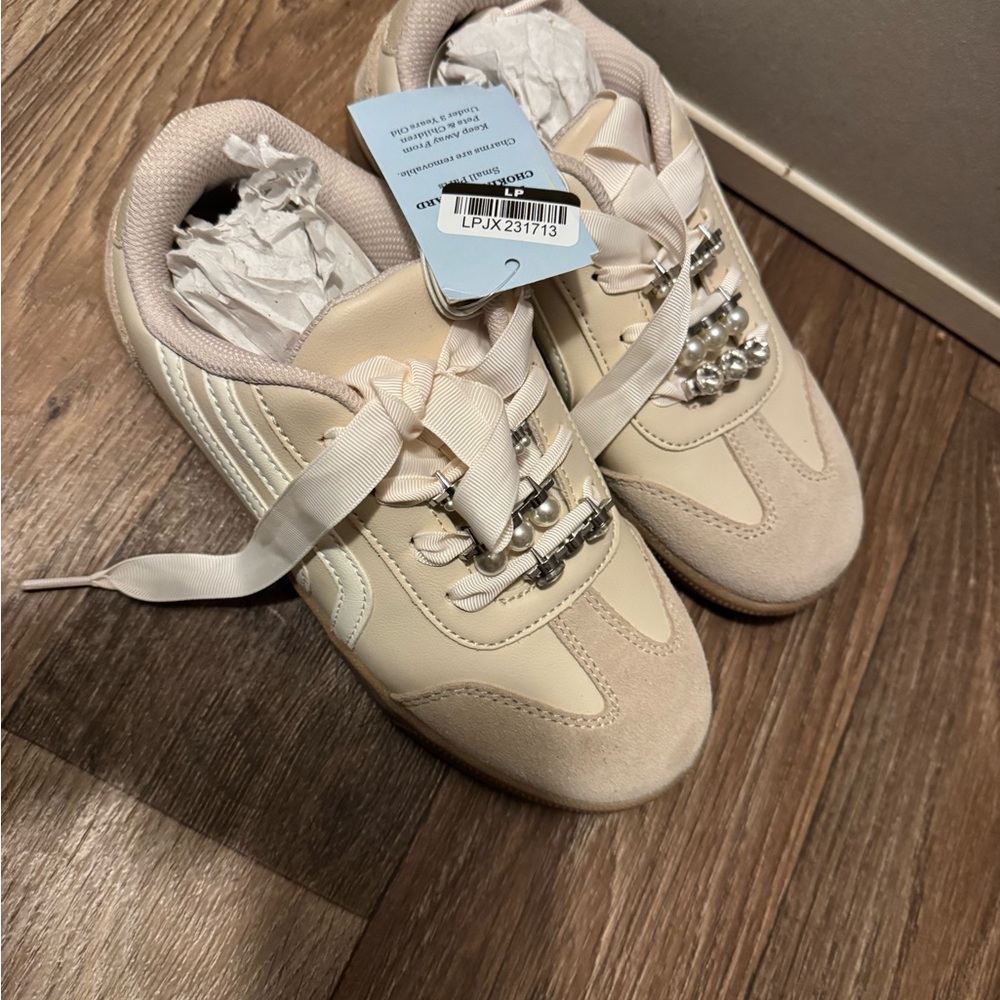 Big girl  Cream Casual Sneakers with Ribbon Laces 4Y